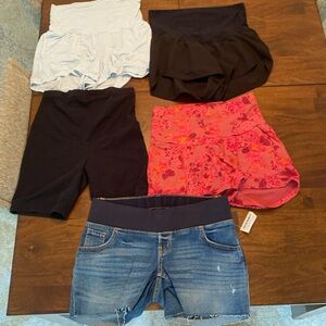 Lot of 5 pairs of maternity shirts from Old Navy in size XS